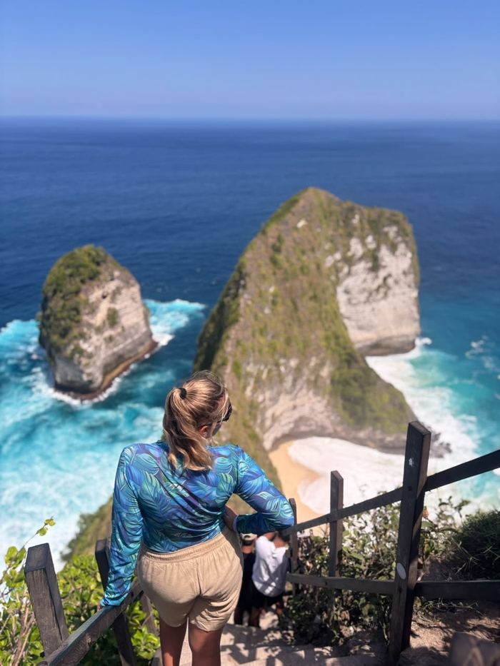 Traveler at the Kelingking Beach viewpoint stairs, Nusa Penida